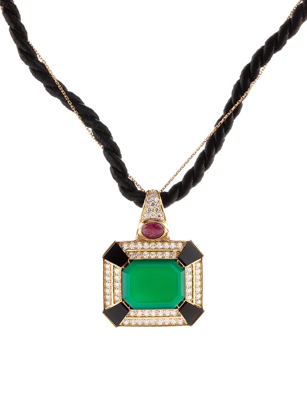 Pendentif émeraude et diamants sur cordon tressé